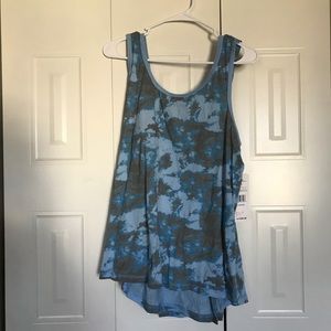 Women’s athletic top